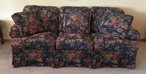 lot 16 image: Fine Floral Hide A Bed Sofa  Couch