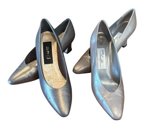 lot 99 image: Two Pairs of Classy Size 7 12 Shoes by SRO and Amalfi
