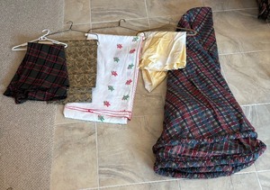 lot 105 image: Terrific Tablecloths