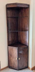 lot 116 image: Vintage Drexel Corner Cabinet