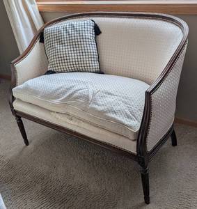 lot 70 image: Vintage Cream and Mahogany Wood Settee