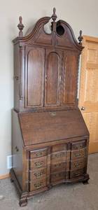 lot 3 image: Large Vintage Chippendale Style Secretary