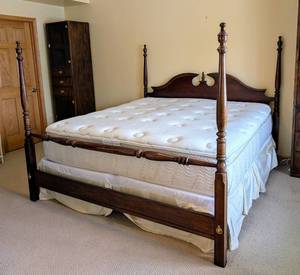 lot 11 image: Mahogany King Size Four Poster Bed Frame