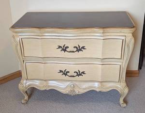 lot 30 image: Vintage French Provincial Style Two Drawer Dresser