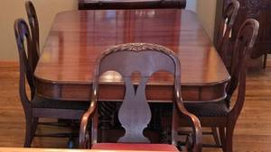 lot 6 image: Stunning Skandia Furniture Dining Room Set