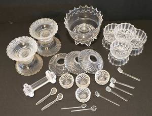 lot 81 image: Lovely Vintage Glassware Collection