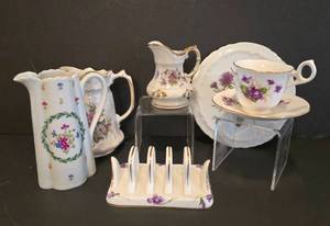 lot 83 image: Porcelain Pretties