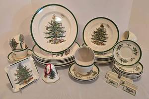 lot 85 image: Spode Christmas Tree Collection Plus
