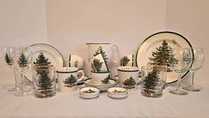 lot 86 image: Copeland Spode & Cuthbertson Christmas Tree Collection