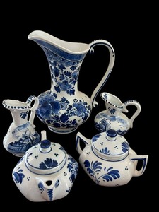 lot 33 image: Beautiful Vintage Blue and White Collectables including Hand Painted Pieces from Holland