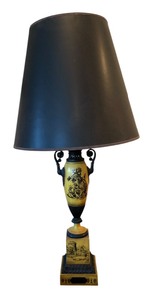 lot 145 image: Lovely Vintage Lamp