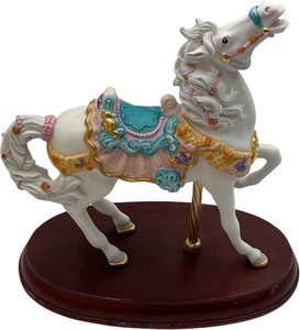 lot 22 image: VINTAGE LENOX PORCELAIN 24K GOLD PAINTED TRIM 1993 SEASIDE CAROUSEL HORSE