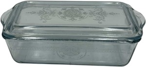 lot 544 image: VINTAGE FIRE KING PHILBE, ANCHOR HOCKING BLUE SAPHPHIRE GLASS LOAF PAN WITH LID