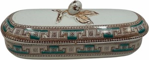 lot 85 image: VINTAGE PORCELAIN 3 SECTION KEEPSAKE BOX