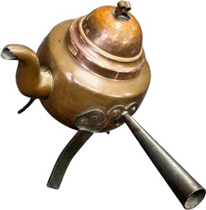 lot 111 image: VINTAGE COPPER SWEDISH 3-FOOTED TEAPOT WITH HANDLE
