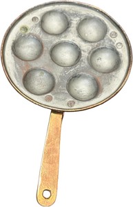 lot 116 image: VINTAGE COPPER EGG POACHERDANISH PANCAKE BALLSESCARGOT BAKER