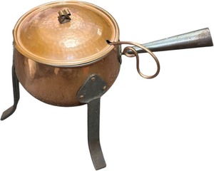 lot 115 image: VINTAGE COPPER POT WITH HANDLE AND LADLE