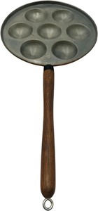 lot 109 image: VINTAGE MEDIUM EGG POACHING PANBAKING PAN