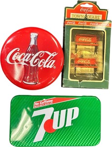 lot 265 image: VINTAGE COCA-COLA 7UP COLLECTIBLE BUNDLE