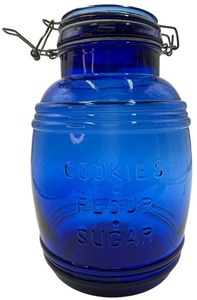 lot 194 image: VINTAGE 4 QUARTS CRACKER BARREL STYLE COBALT BLUE GLASS CANISTER JAR COOKIE, FLOUR, SUGAR