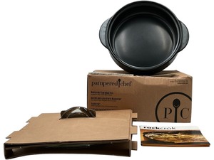 lot 327 image: PAMPERED CHEF ROCKCROK DUTCH OVEN