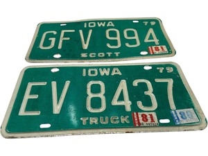 lot 214 image: VTG IOWA LICENSE PLATES, SET OF 2