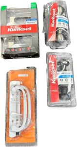 lot 454 image: B4 - DOORKNOB BUNDLE OF 4