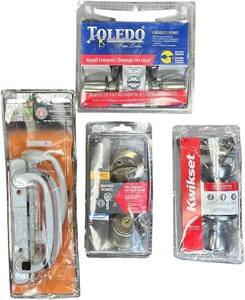 lot 460 image: D4  HOUSEHOLD DOORKNOB BUNDLE OF 4