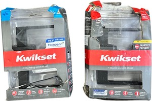lot 451 image: KWIKSET DOORKNOB BUNDLE OF 2