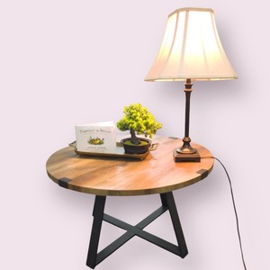 lot 556 image: 31 TABLE LAMP