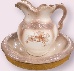 lot 557 image: VINTAGE R S PRUSSIA WATER PITCHER AND BOWL SET WITH STAND