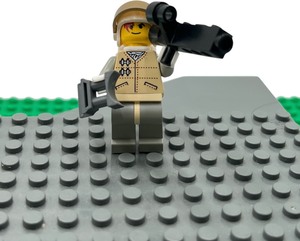 lot 565 image: STAR WARS MINIFIG HOTH REBEL 7130