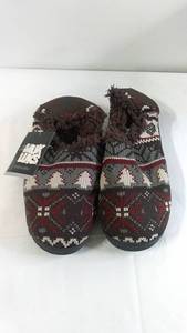 lot 83 image: Muk Luks Medium Slippers with Patterned Knit Design