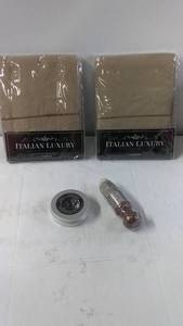 lot 155 image: 2 Italian Luxury Pillowcases in Beige with Shaving Kit