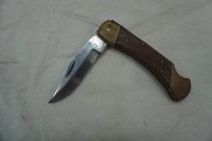 lot 1 image: folding blade 4 knife