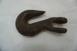 lot 28 image: chain hook