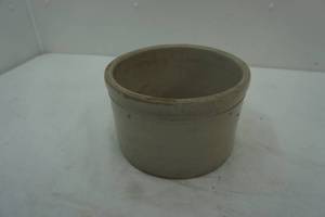 lot 47 image: salt glazed stoneware crock