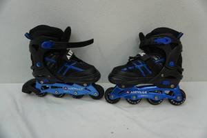 lot 52 image: Airwalk youth rollerblades size 5,6,7,8