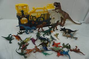 lot 81 image: Dinosaurs