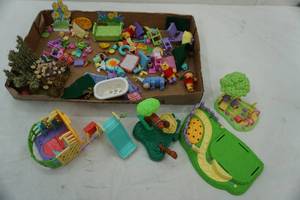 lot 100 image: Winnie the Pooh miniature playset