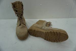 lot 117 image: Army Boots.