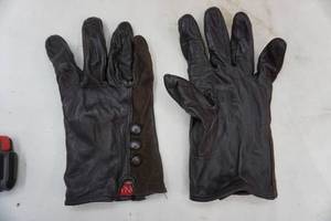lot 128 image: Merona Leather Gloves