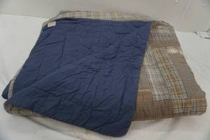 lot 140 image: Woolrich Quilt