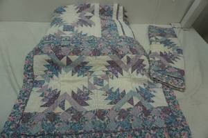 lot 141 image: Purple and White Quilt Set