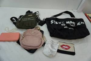 lot 146 image: Steve Madden Lot