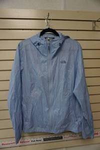 lot 167 image: Womens North Face baby blue lightweight jacket size XL