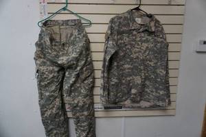 lot 168 image: Army fatigues size medium long