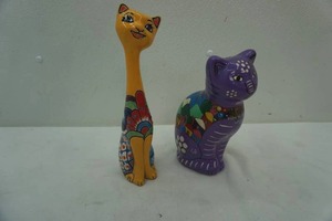 lot 174 image: 2 ceramic cats Made in Mexico