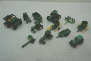 lot 179 image: John Deere tractor lot- Ertl