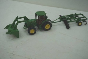 lot 182 image: John Deere Tractor - Ertl
